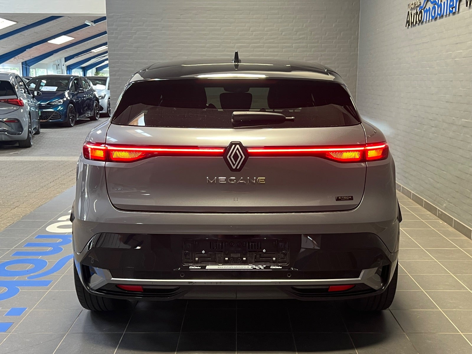 Grå Renault Megane E-Tech fra 2024