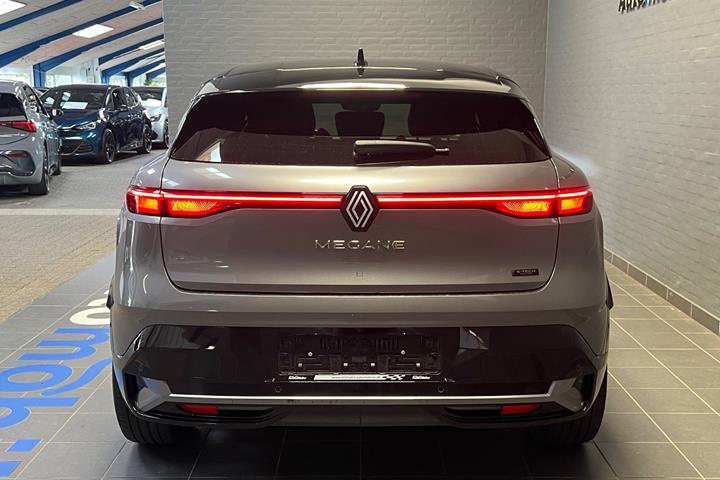 Grå Renault Megane E-Tech fra 2024