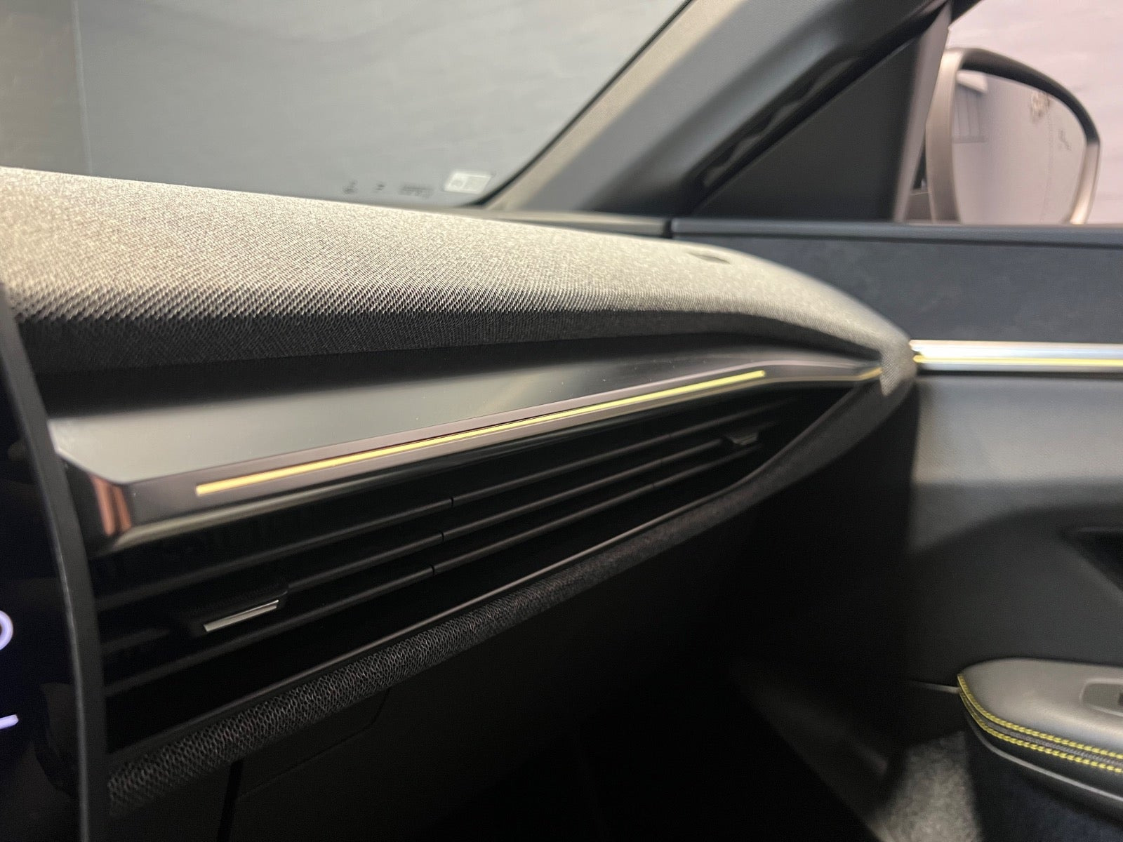 Grå Renault Megane E-Tech fra 2024
