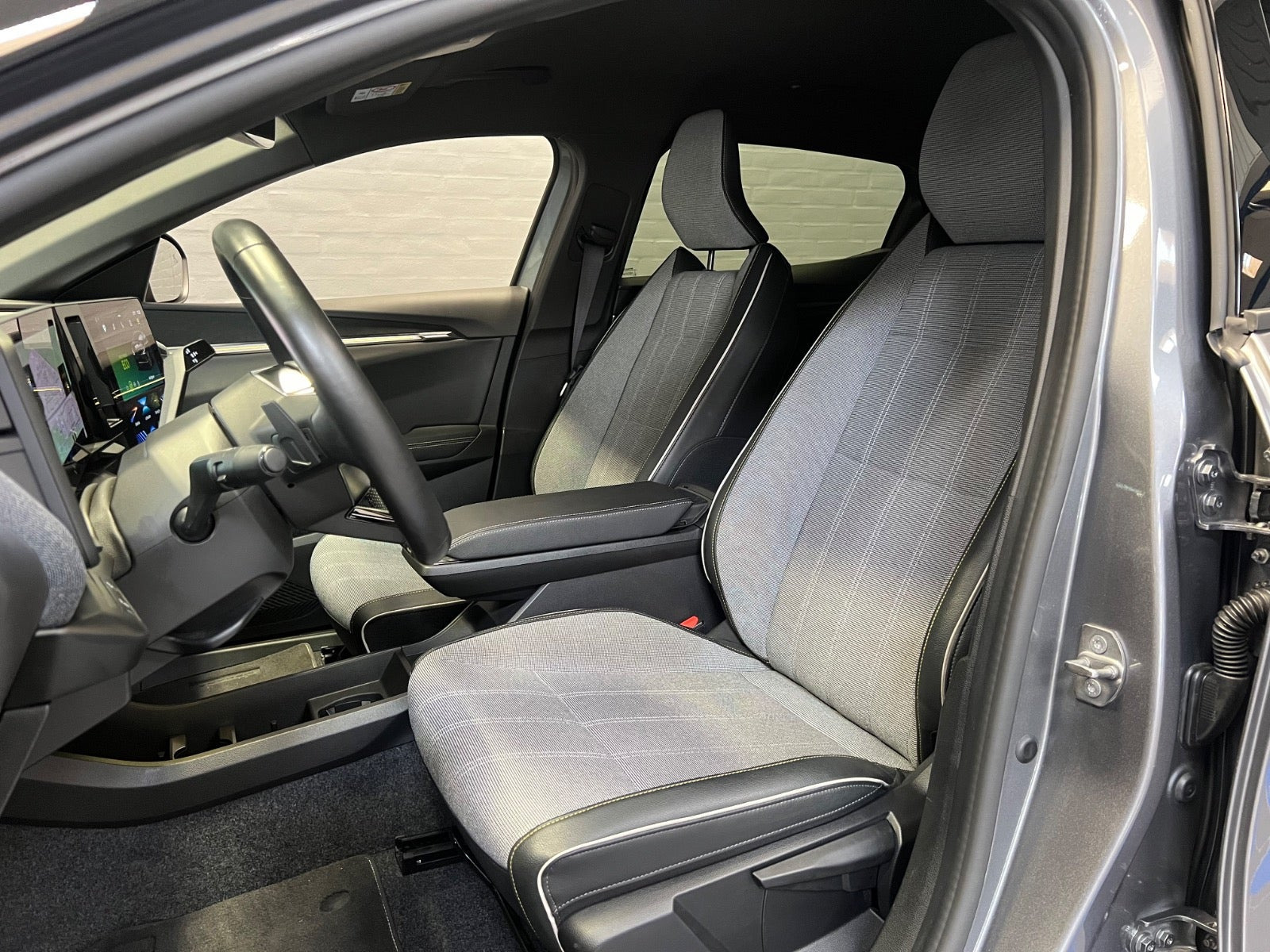 Grå Renault Megane E-Tech fra 2024