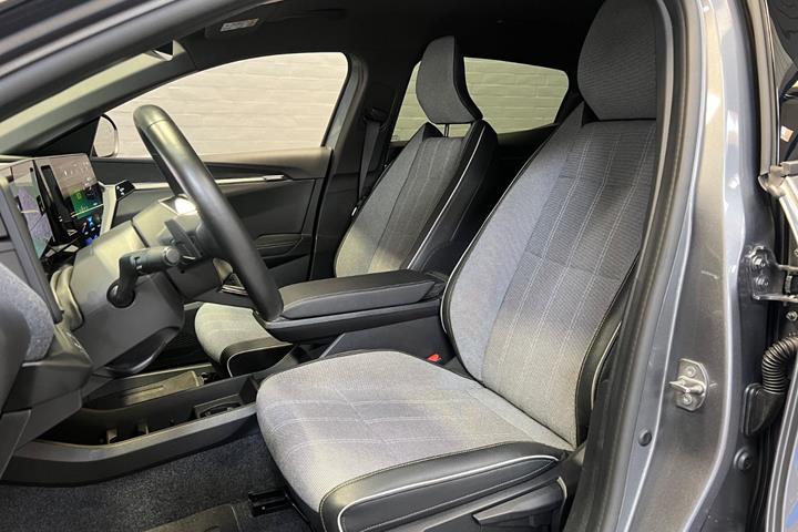 Grå Renault Megane E-Tech fra 2024