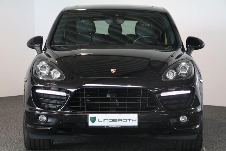 Sort Porsche Cayenne GTS fra 2014