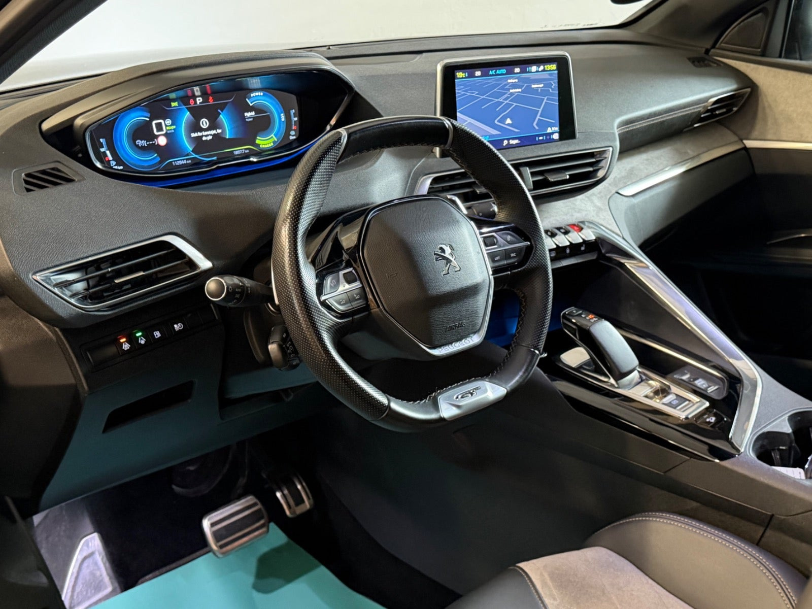 Grå Peugeot 3008 fra 2020
