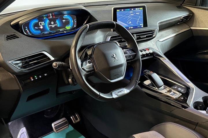 Grå Peugeot 3008 fra 2020