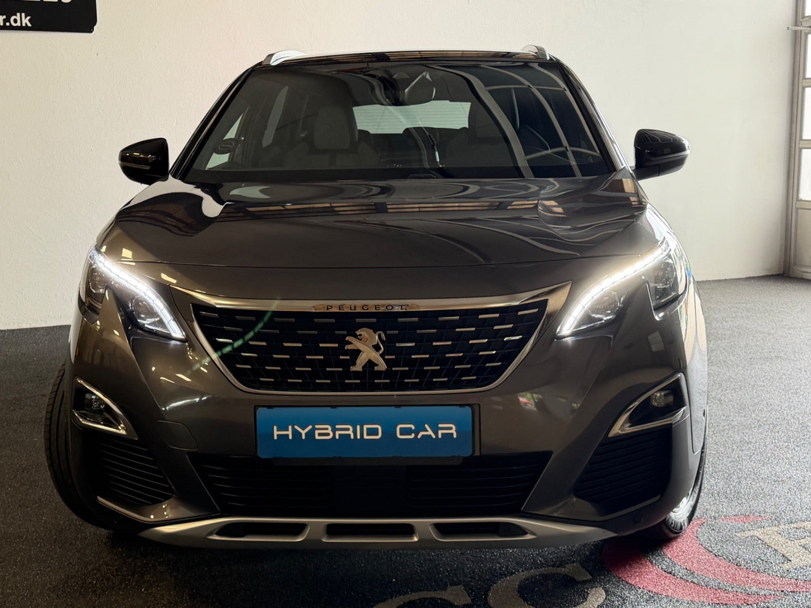Grå Peugeot 3008 fra 2020