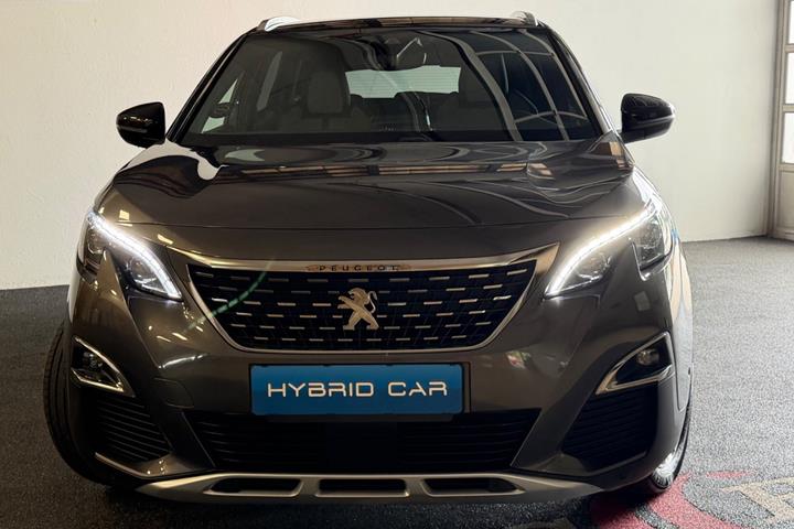Grå Peugeot 3008 fra 2020