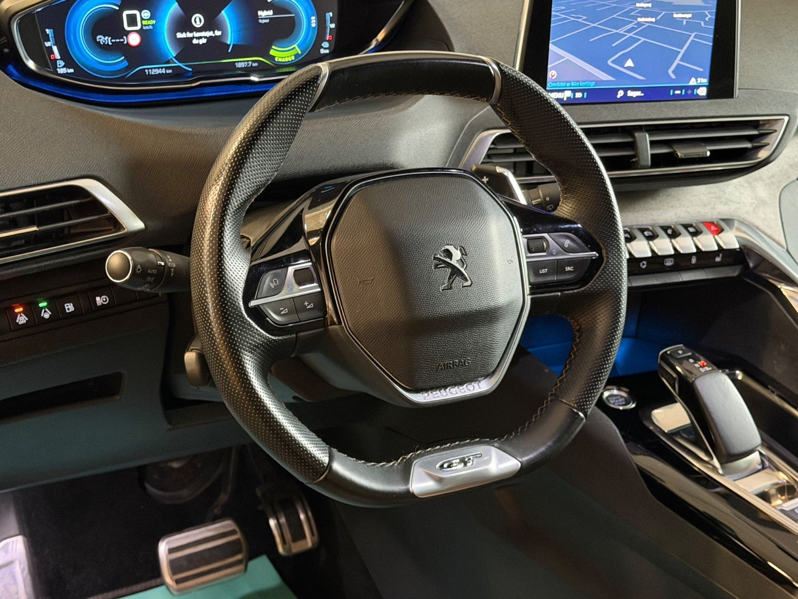 Grå Peugeot 3008 fra 2020