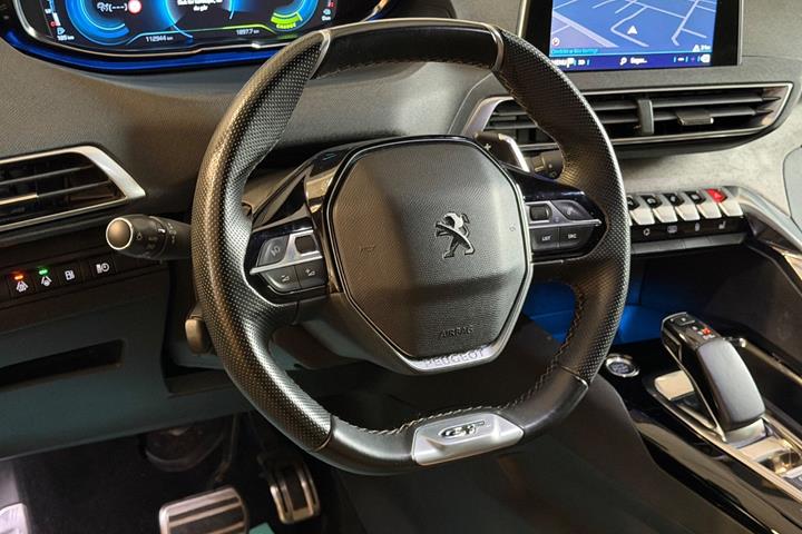 Grå Peugeot 3008 fra 2020