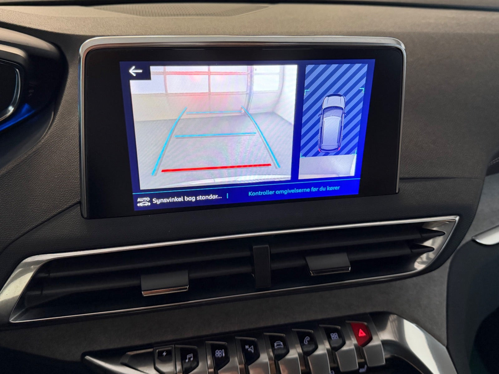 Grå Peugeot 3008 fra 2020
