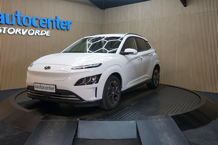 Hvid Hyundai Kona fra 2023