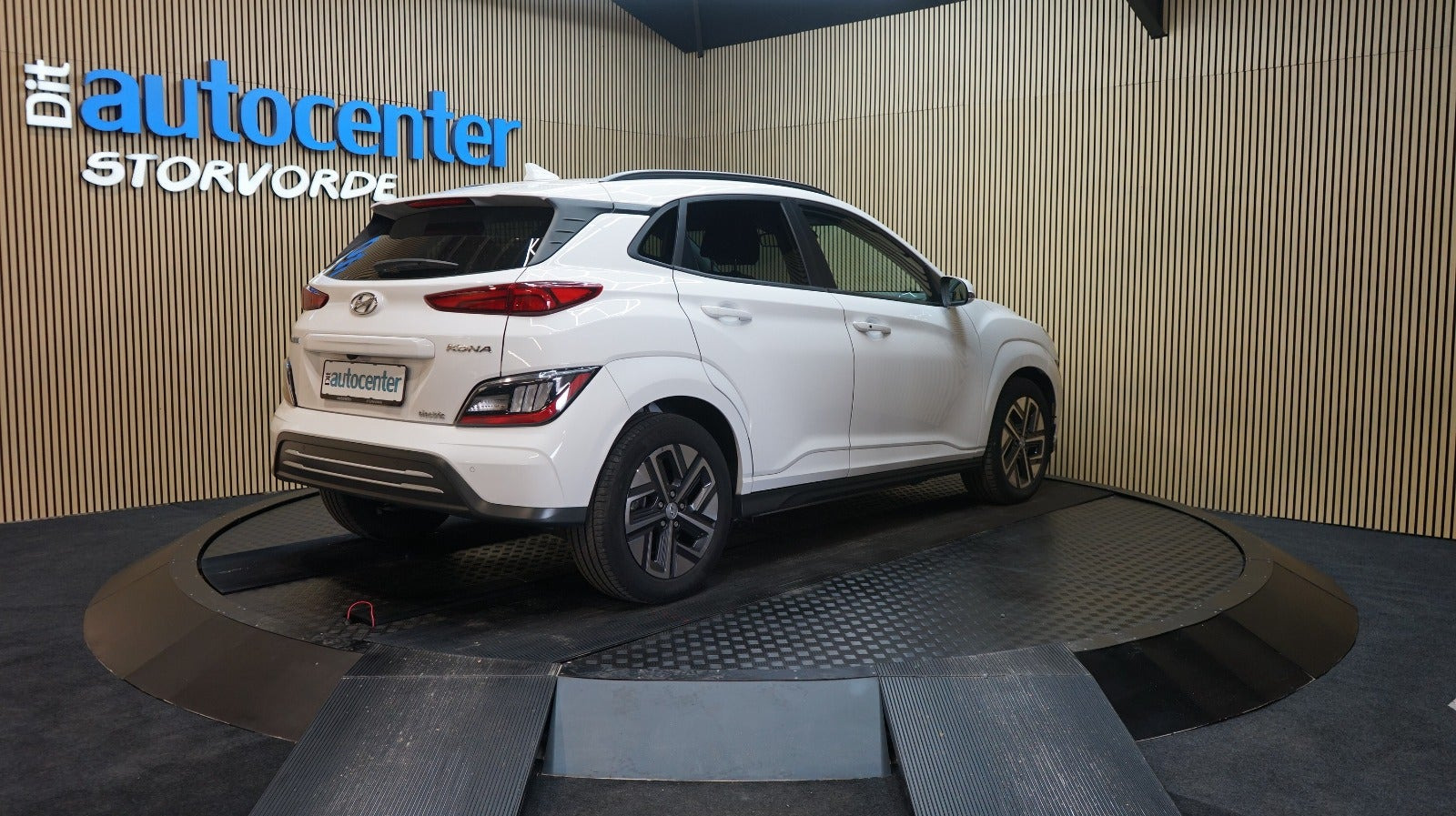 Hvid Hyundai Kona fra 2023
