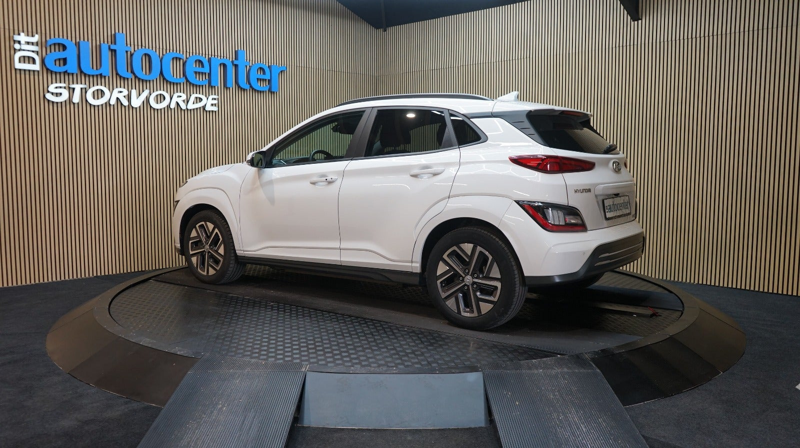 Hvid Hyundai Kona fra 2023