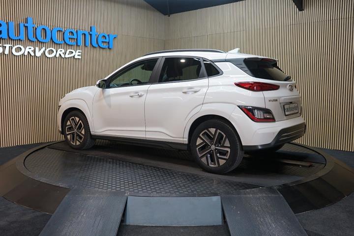 Hvid Hyundai Kona fra 2023