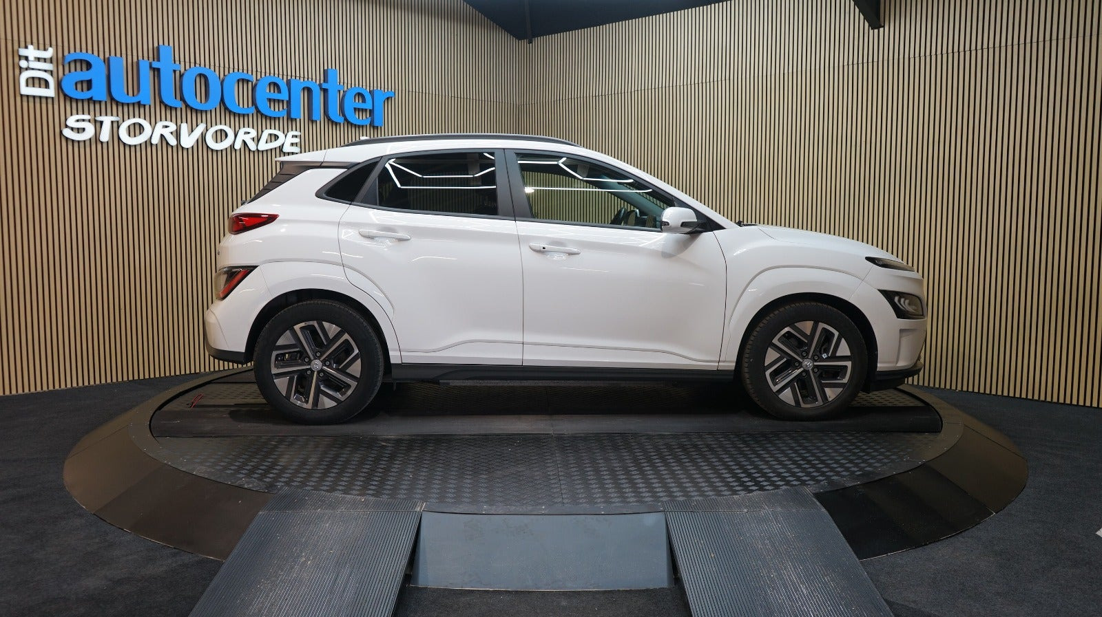 Hvid Hyundai Kona fra 2023
