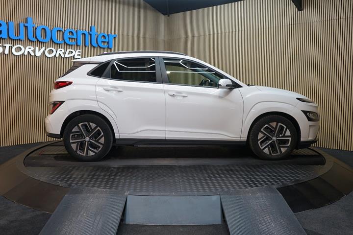 Hvid Hyundai Kona fra 2023