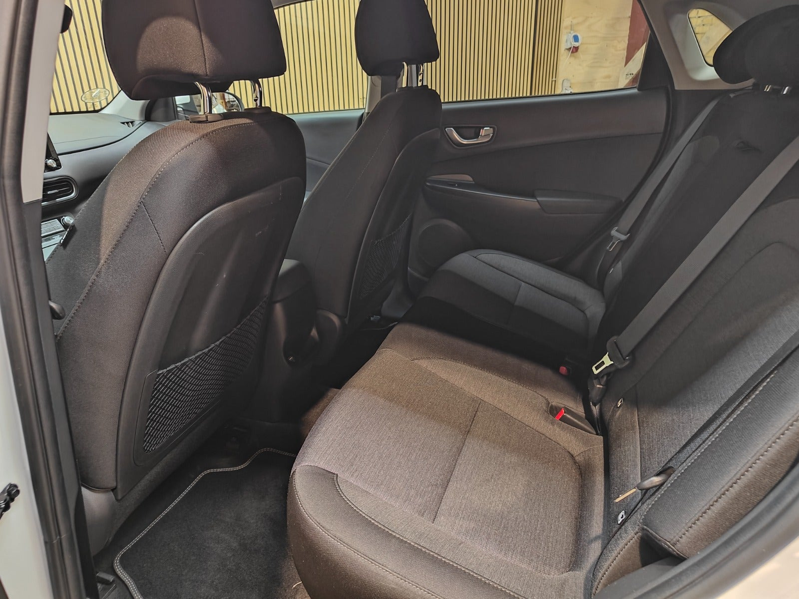 Hvid Hyundai Kona fra 2023