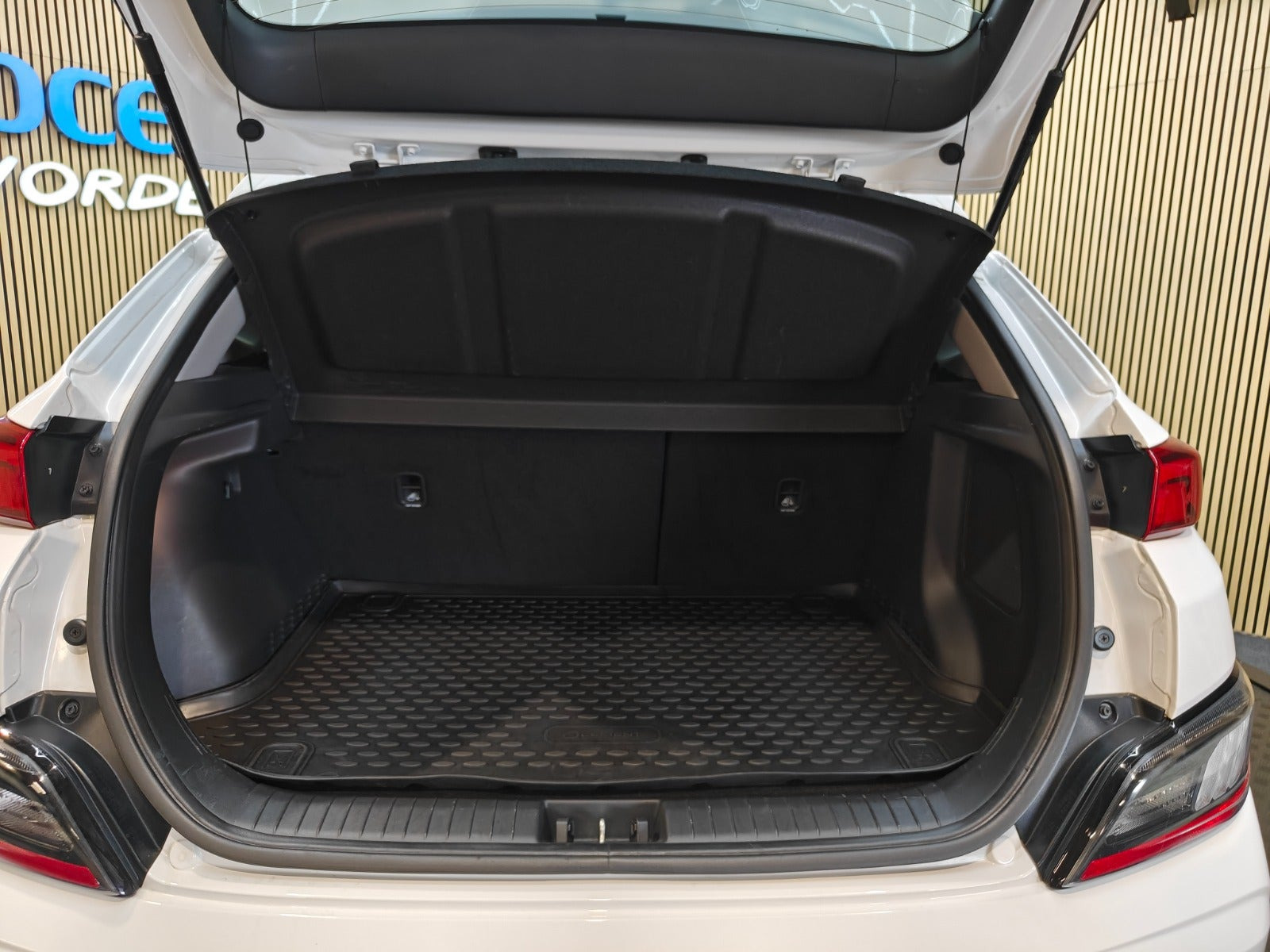 Hvid Hyundai Kona fra 2023