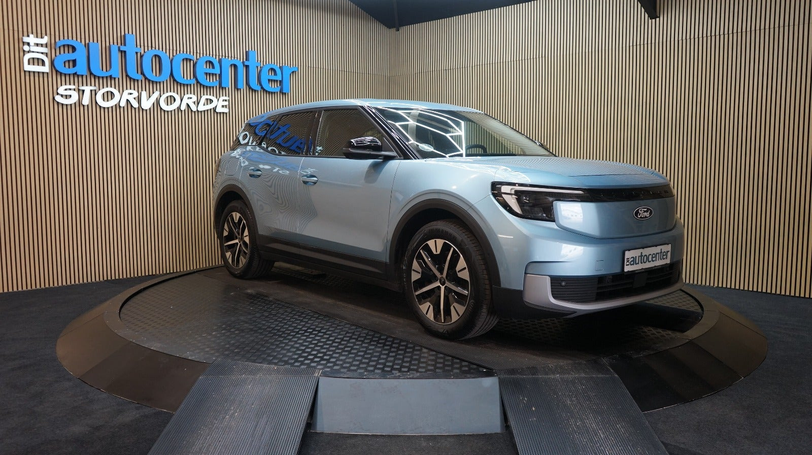 Ford Explorer 79 Select Extended Range
