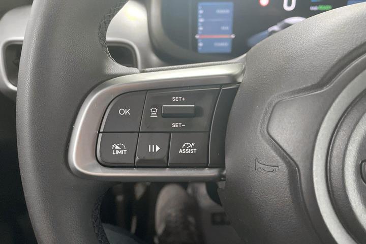 Beige Jeep Avenger fra 2025