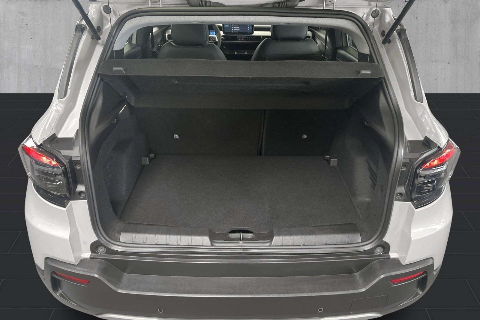 Beige Jeep Avenger fra 2025
