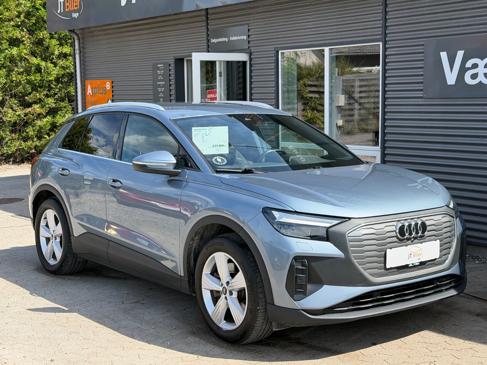 Blå Audi Q4 e-tron fra 2023