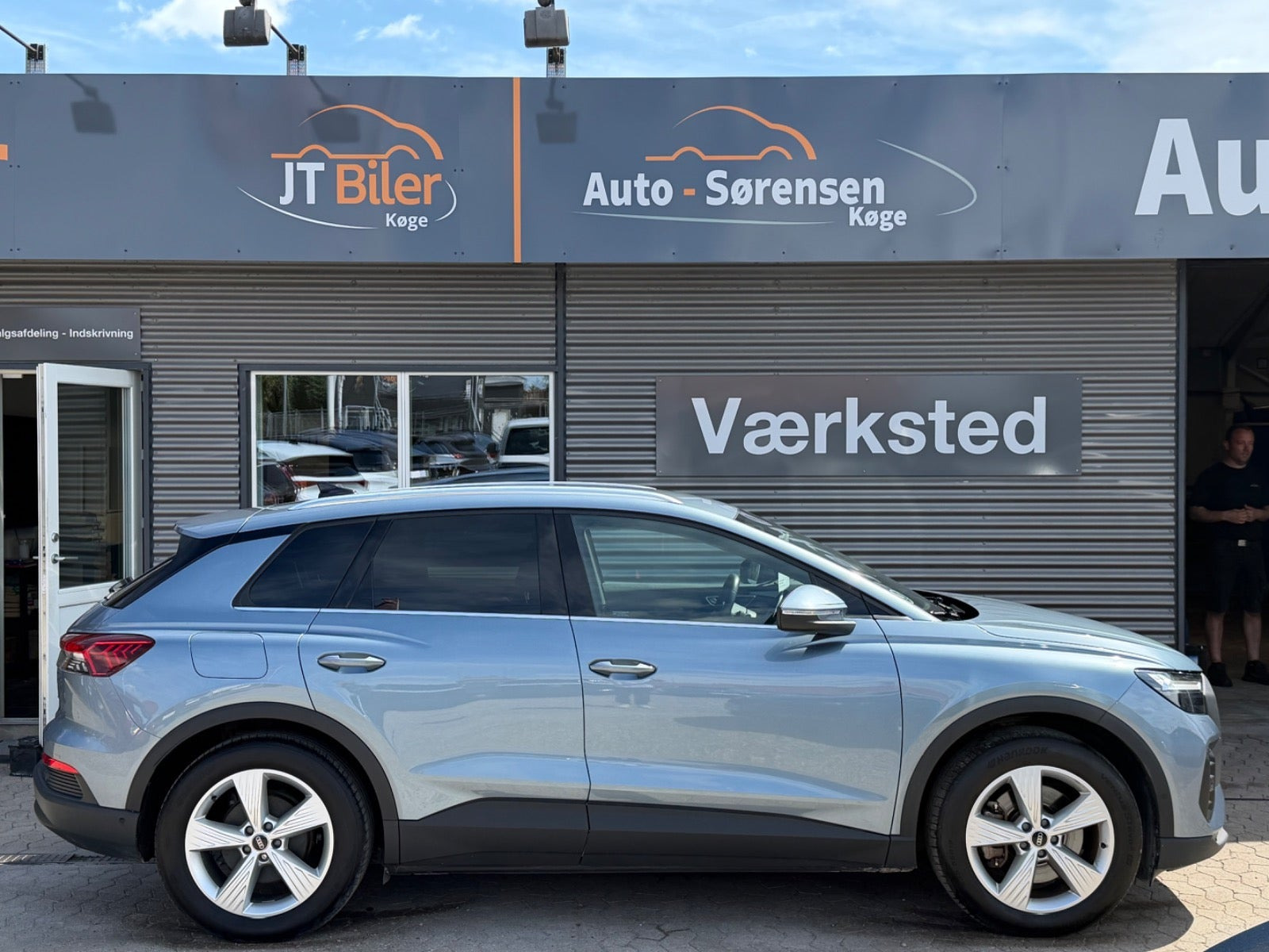 Blå Audi Q4 e-tron fra 2023
