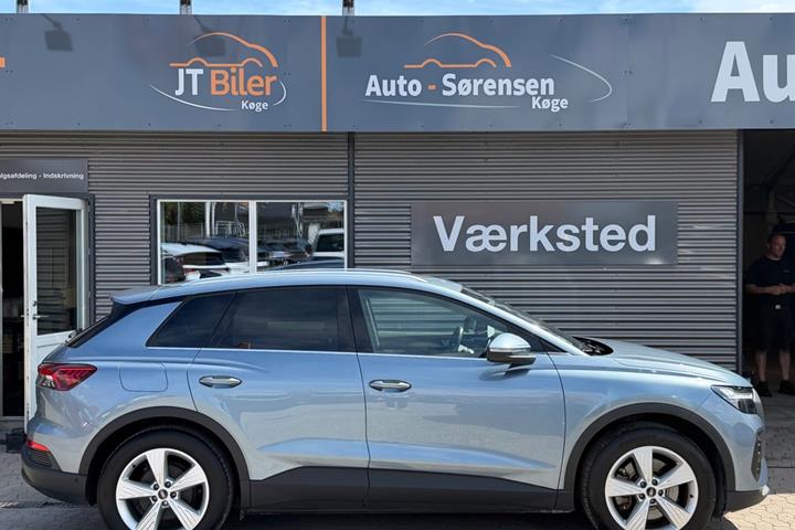 Blå Audi Q4 e-tron fra 2023