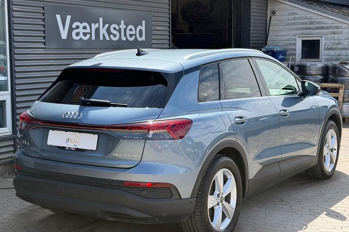 Blå Audi Q4 e-tron fra 2023