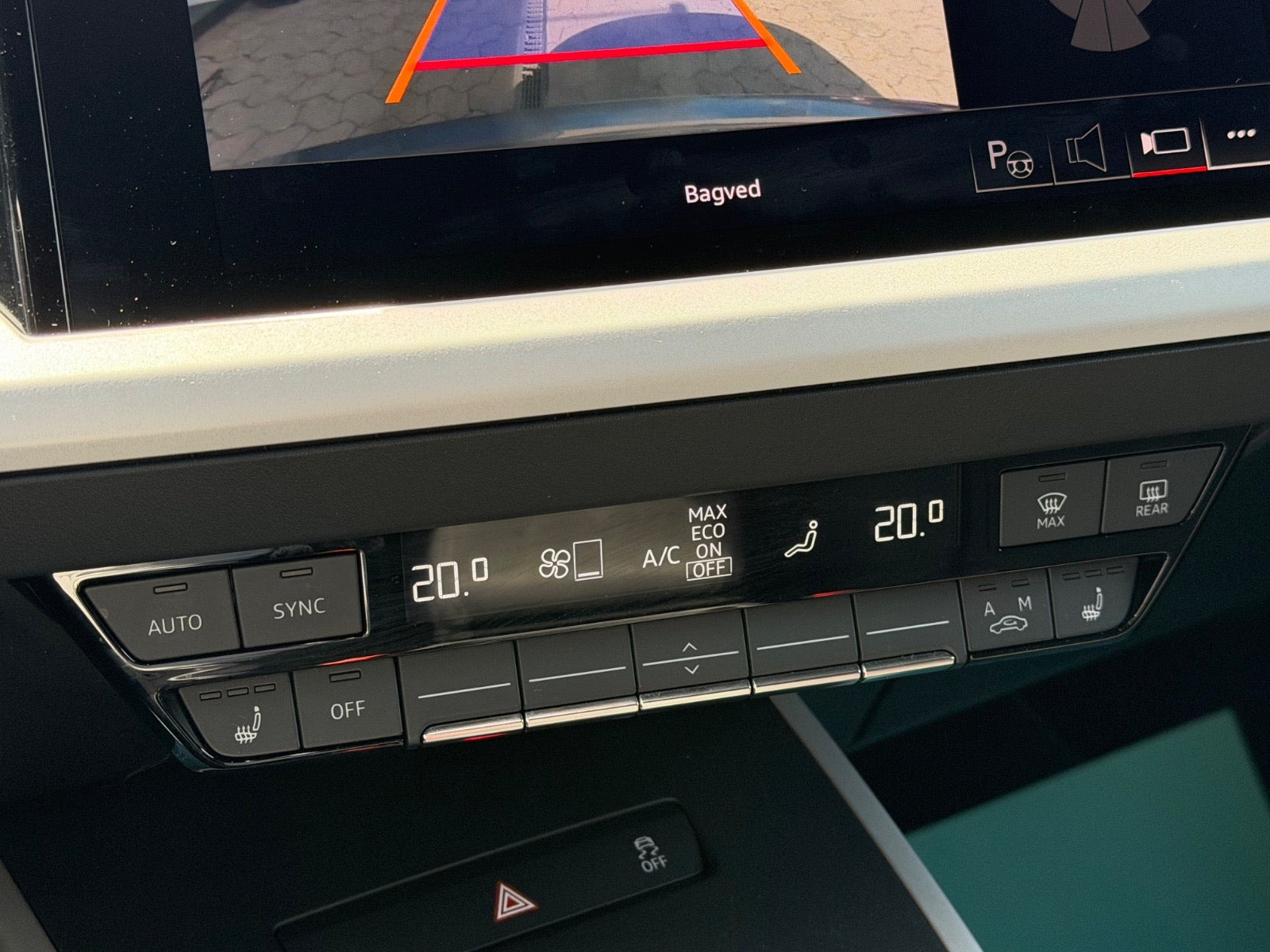 Blå Audi Q4 e-tron fra 2023