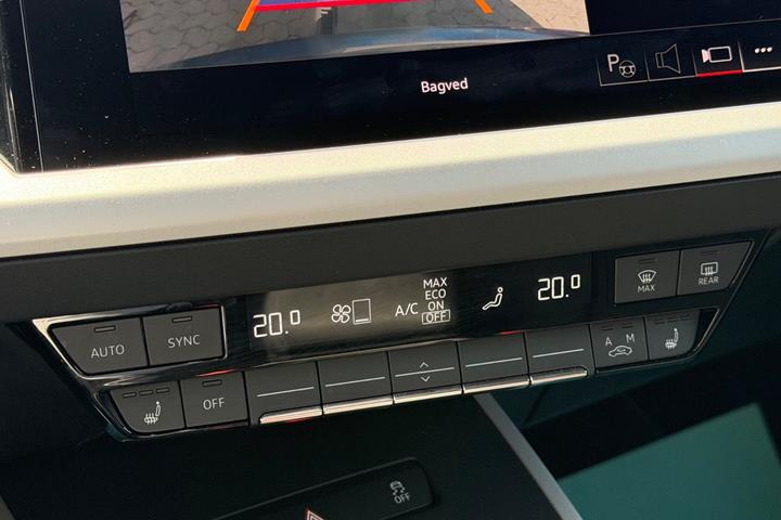 Blå Audi Q4 e-tron fra 2023