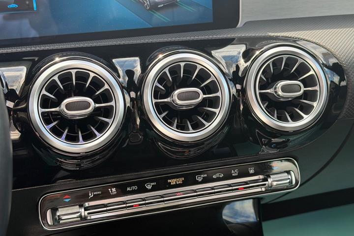 Sølv Mercedes A250 e fra 2020