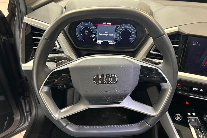 Sølv Audi Q4 e-tron fra 2023