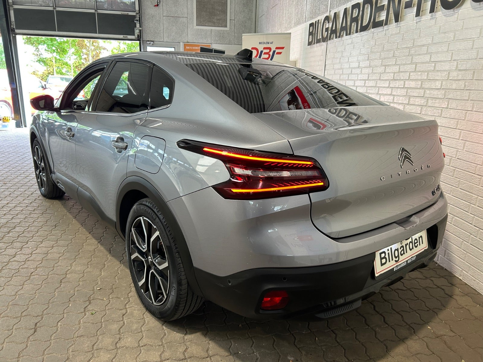 Grå Citroën ë-C4 X fra 2023