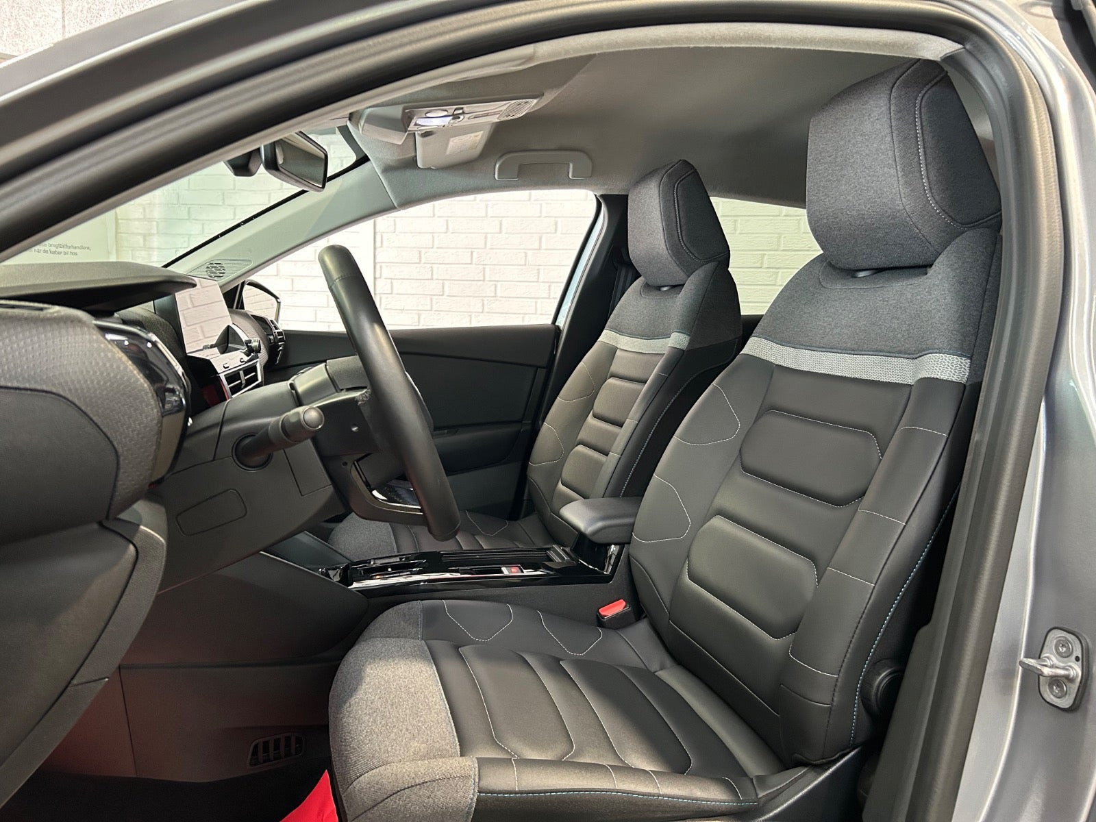 Grå Citroën ë-C4 X fra 2023