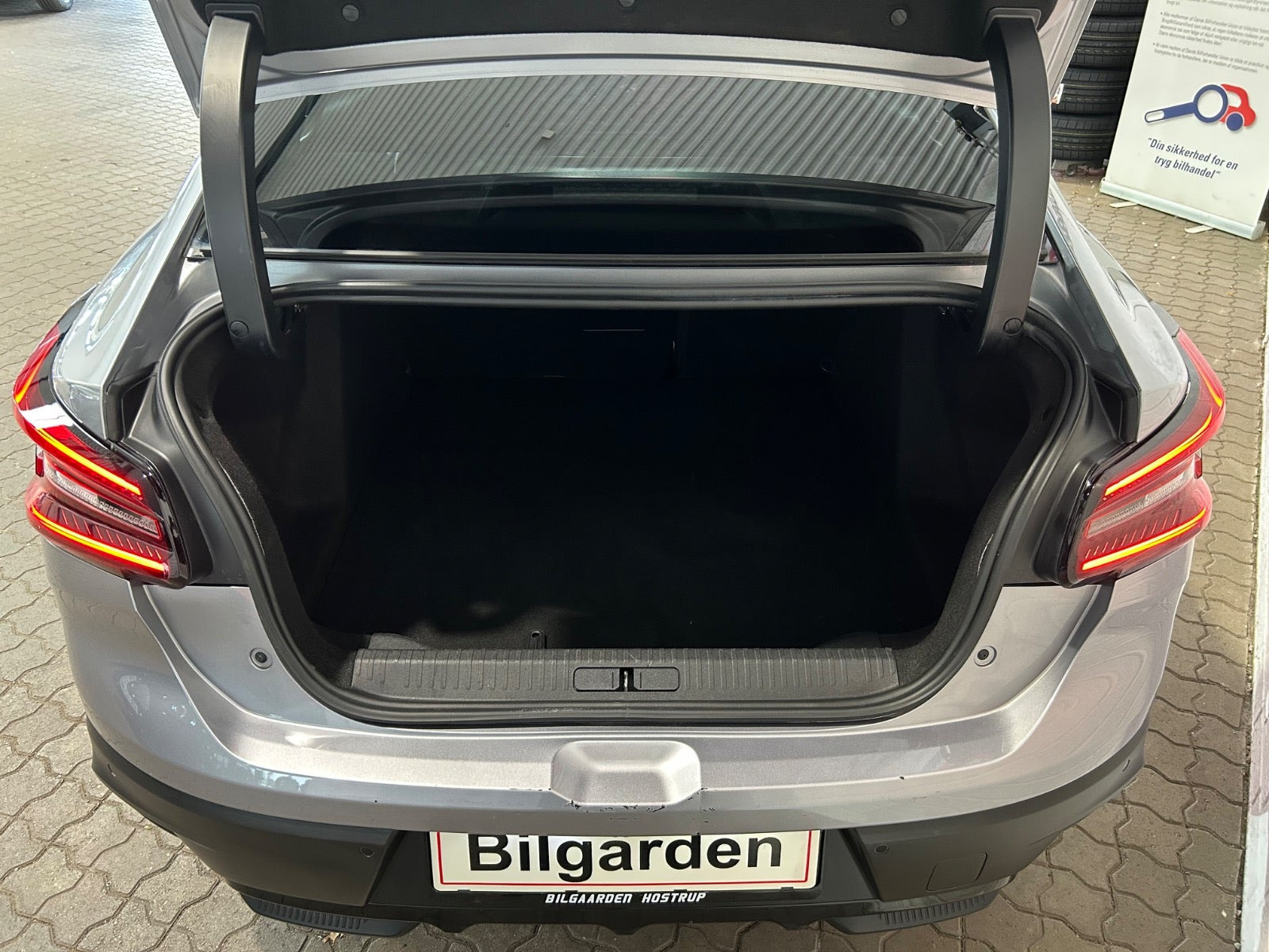 Grå Citroën ë-C4 X fra 2023