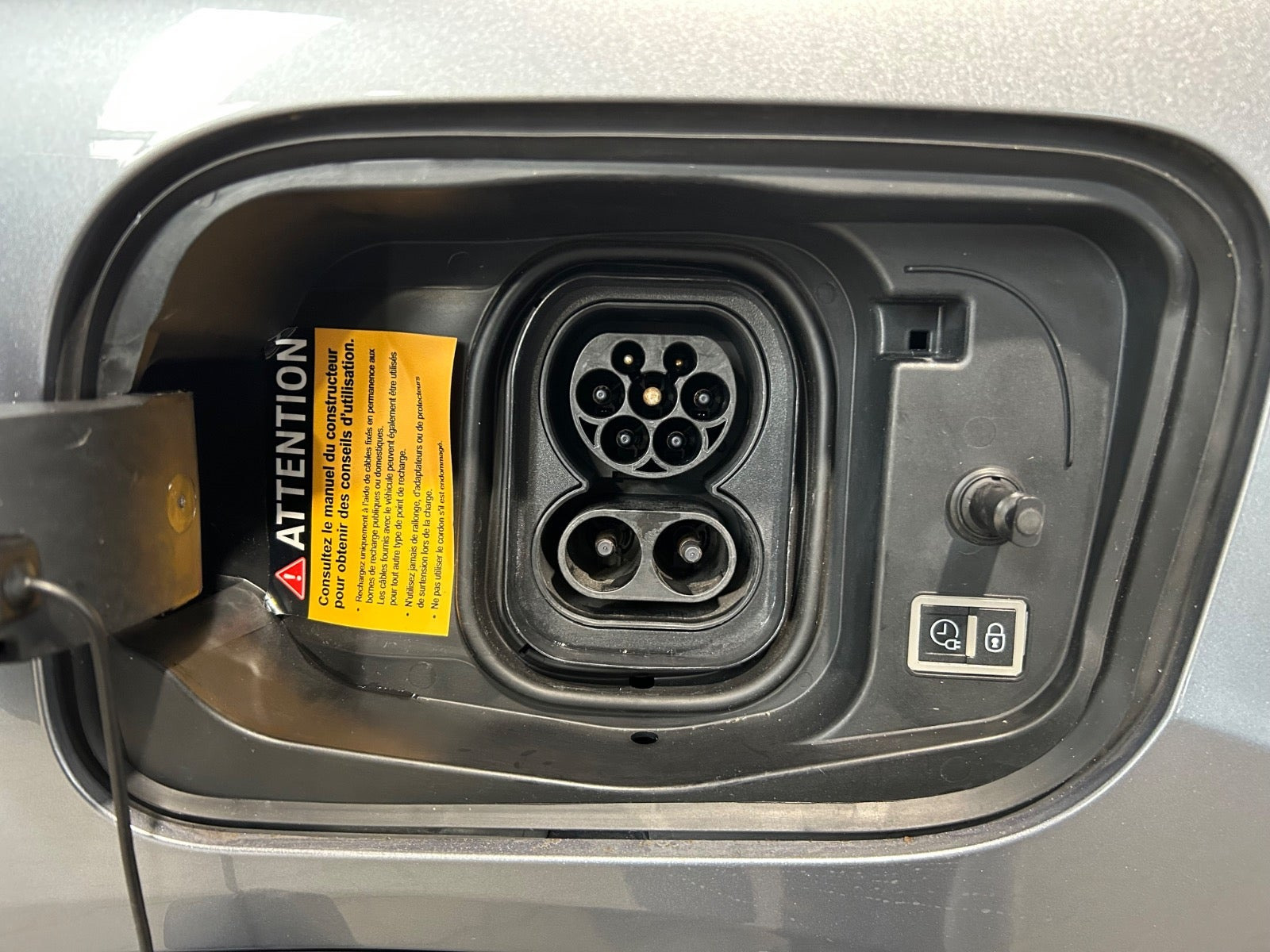 Grå Citroën ë-C4 X fra 2023