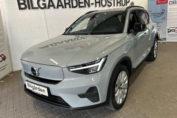 Sølv Volvo EX40 fra 2025 set udefra