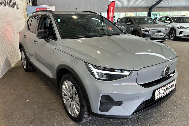 Sølv Volvo EX40 fra 2025