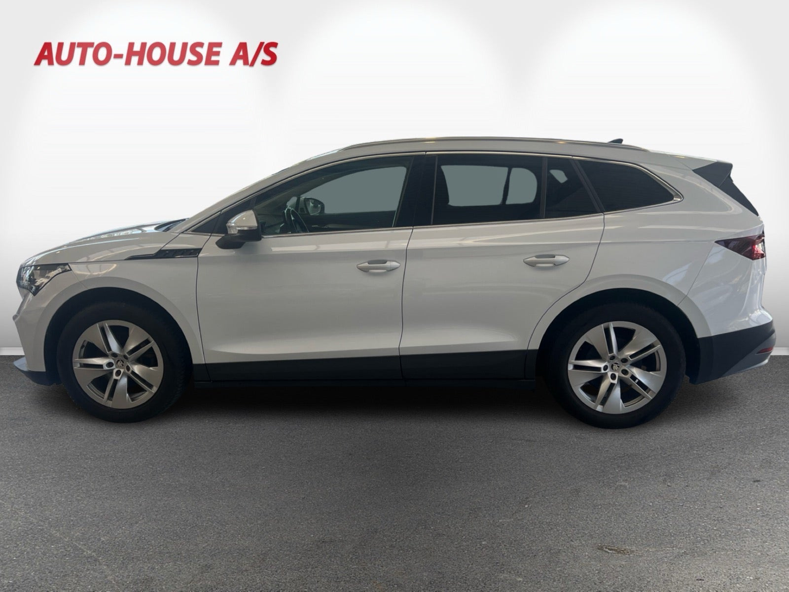 Hvid Skoda Enyaq fra 2023