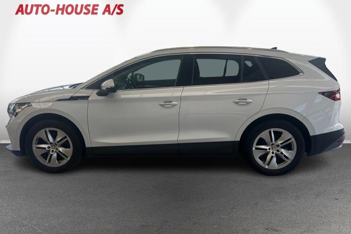 Hvid Skoda Enyaq fra 2023