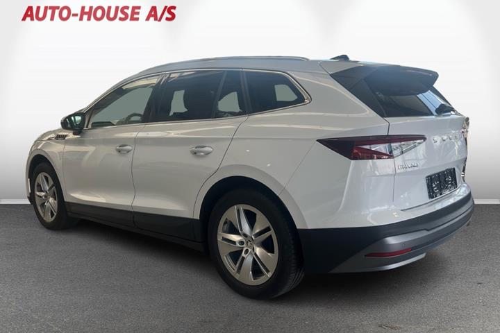 Hvid Skoda Enyaq fra 2023