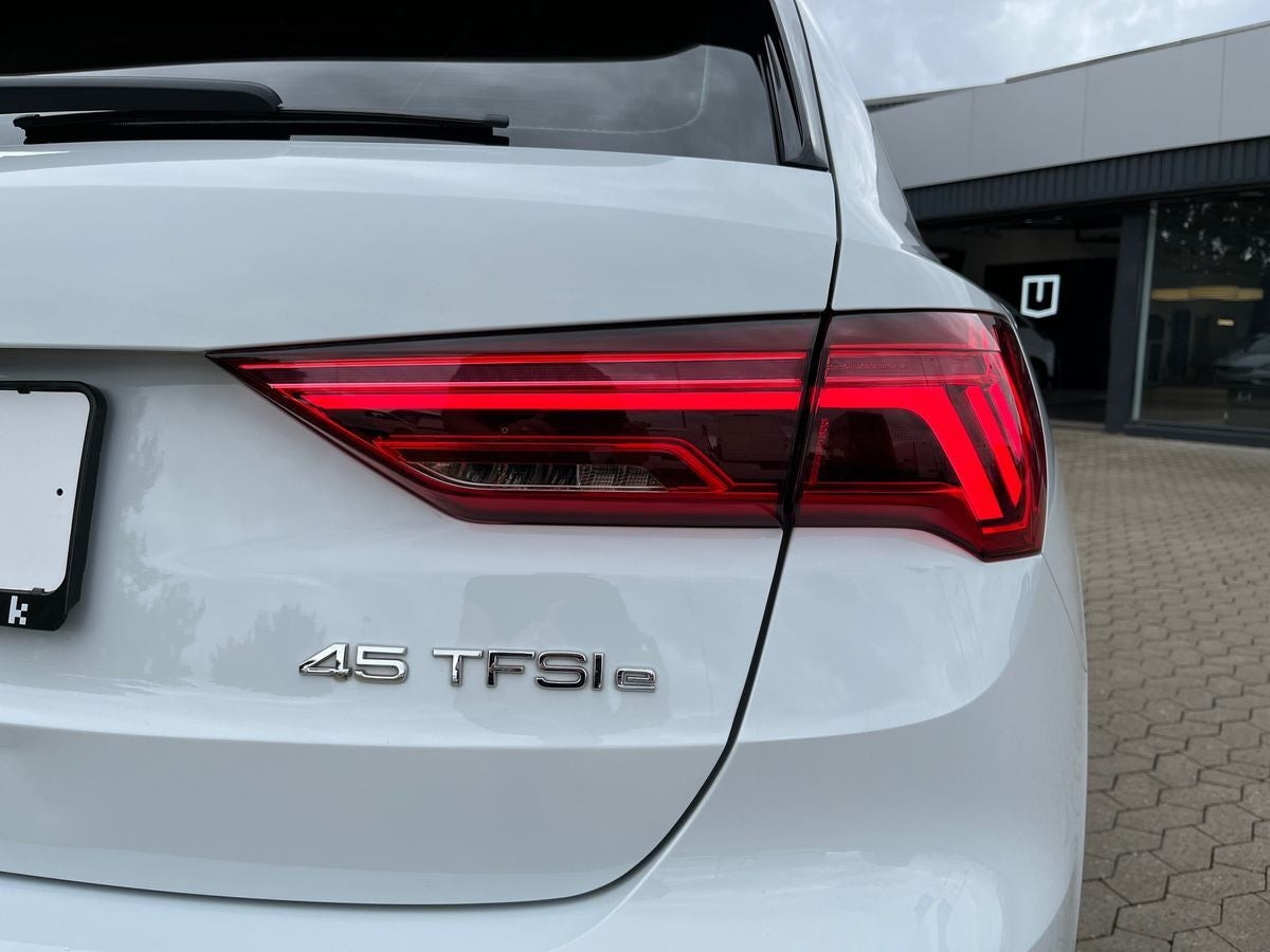 Hvid Audi Q3 fra 2021