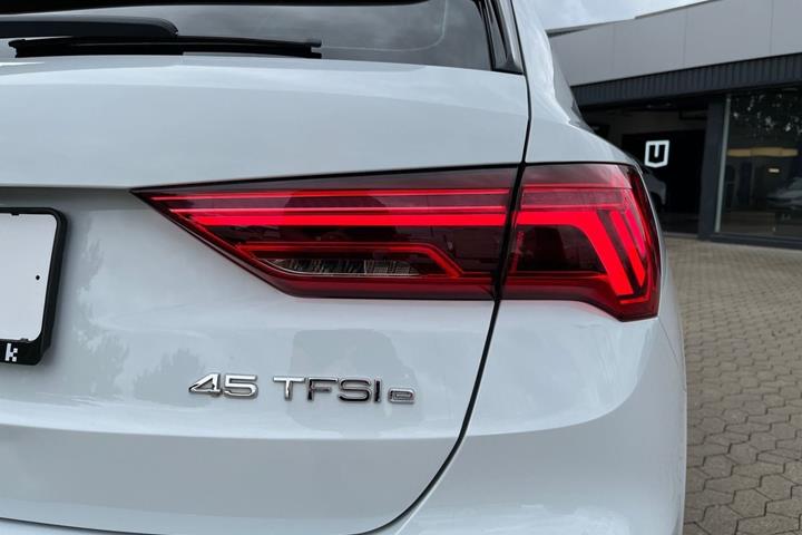 Hvid Audi Q3 fra 2021