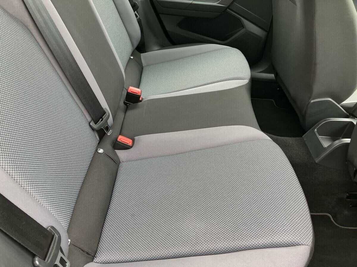 Sølv Seat Arona fra 2019