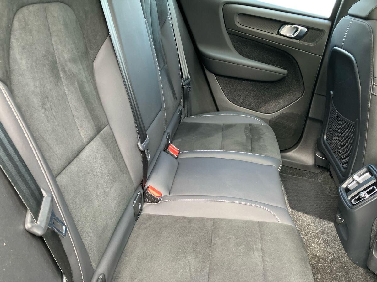 Grå Volvo C40 fra 2023
