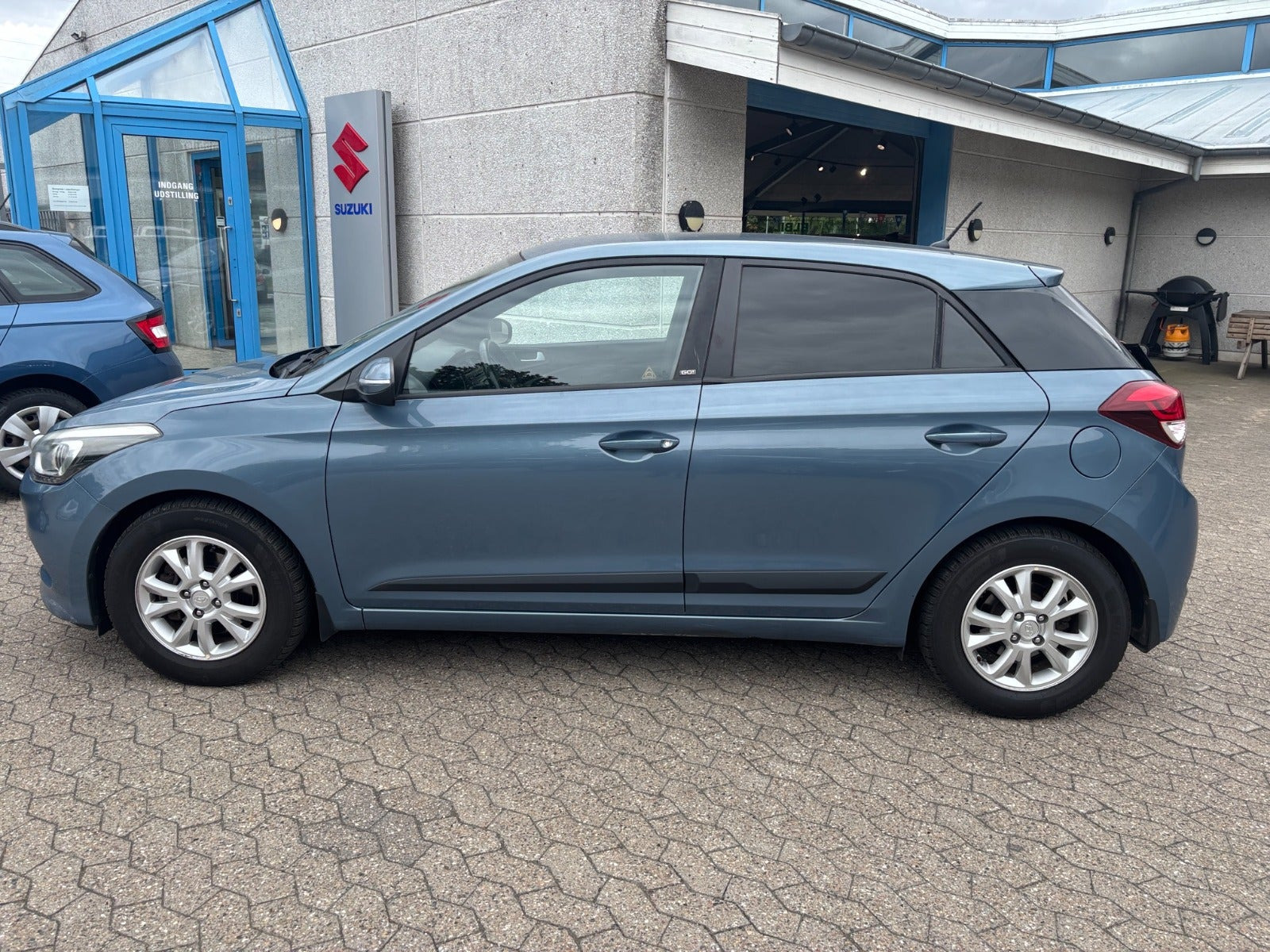 Blå Hyundai i20 fra 2016