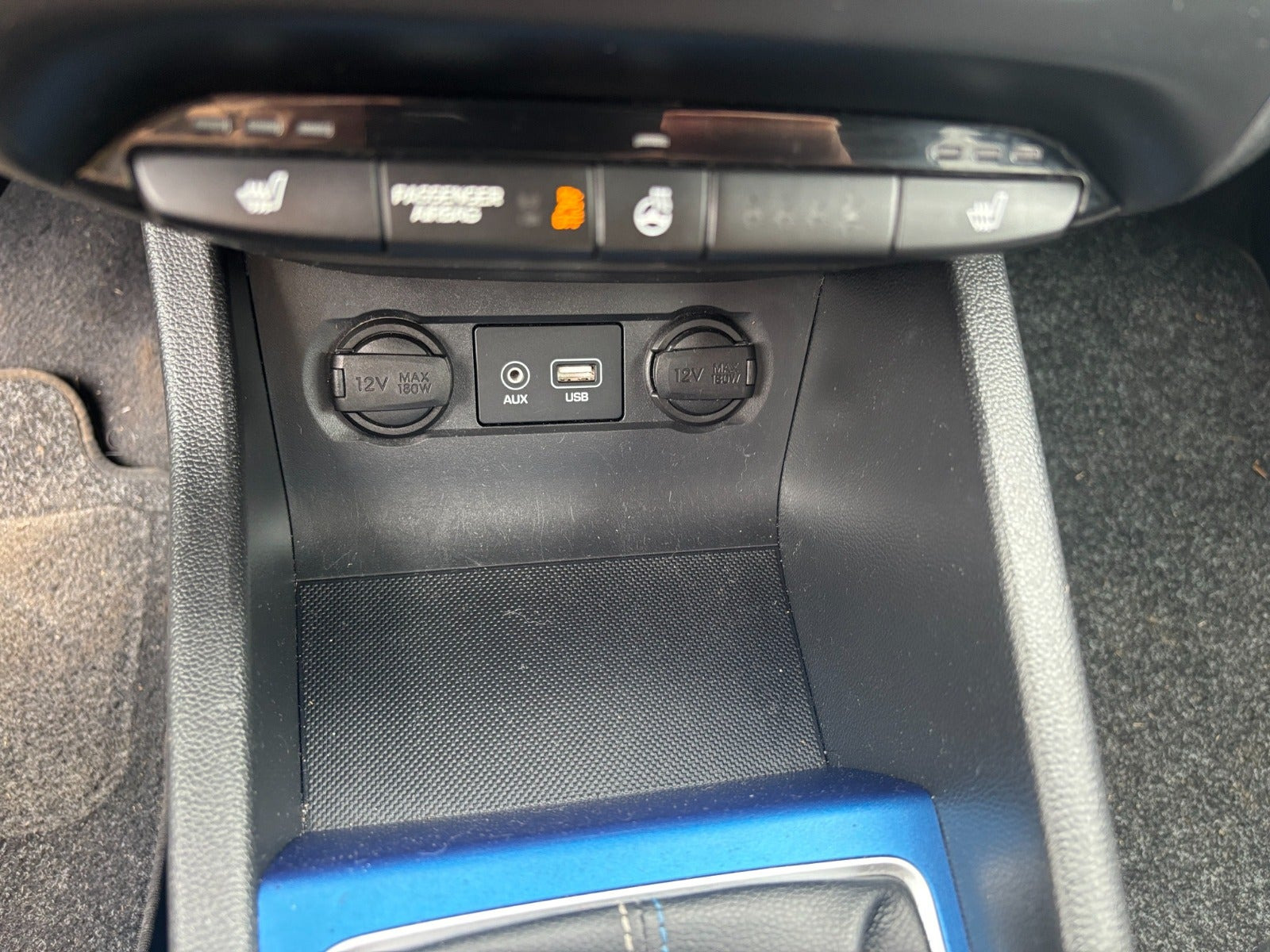 Blå Hyundai i20 fra 2016