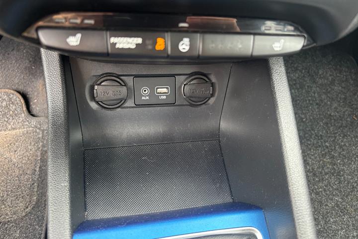 Blå Hyundai i20 fra 2016