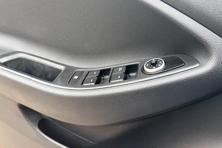 Blå Hyundai i20 fra 2016