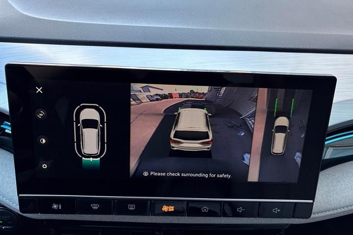 Rød MG MG5 fra 2022